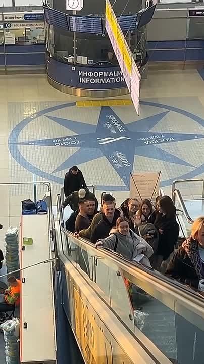 Сегодня наши кёрлингисты - женская команда ДВФУ и мужская команда ДВПСА - полетели в Уфу отстаивать честь Приморского края на IX Всероссийской зимней Универсиаде