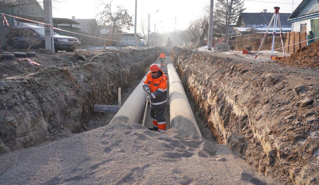 Евгений Корж: Уважаемые работники жилищно-коммунального хозяйства и бытового обслуживания! Поздравляю вас с профессиональным праздником!