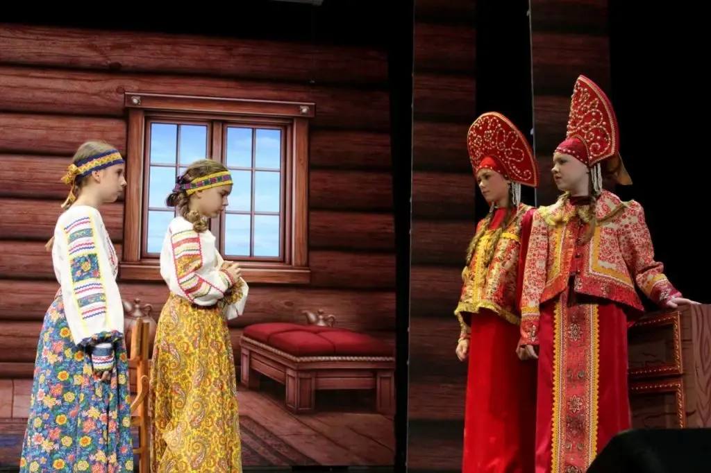 Театр книги «Апельсин» представил «Аленький цветочек» во Врангеле Театр книги «Апельсин» представил «Аленький цветочек» во Врангеле