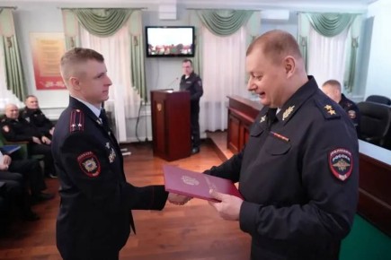 Глава УМВД Приморья Александр Табакаев наградил лучших сотрудников подразделений экономической безопасности