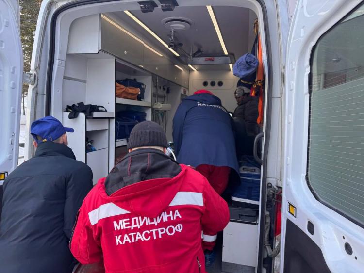 Специалисты Территориального центра медицины катастроф провели успешную операцию по транспортировке маленького пациента из Пожарского района