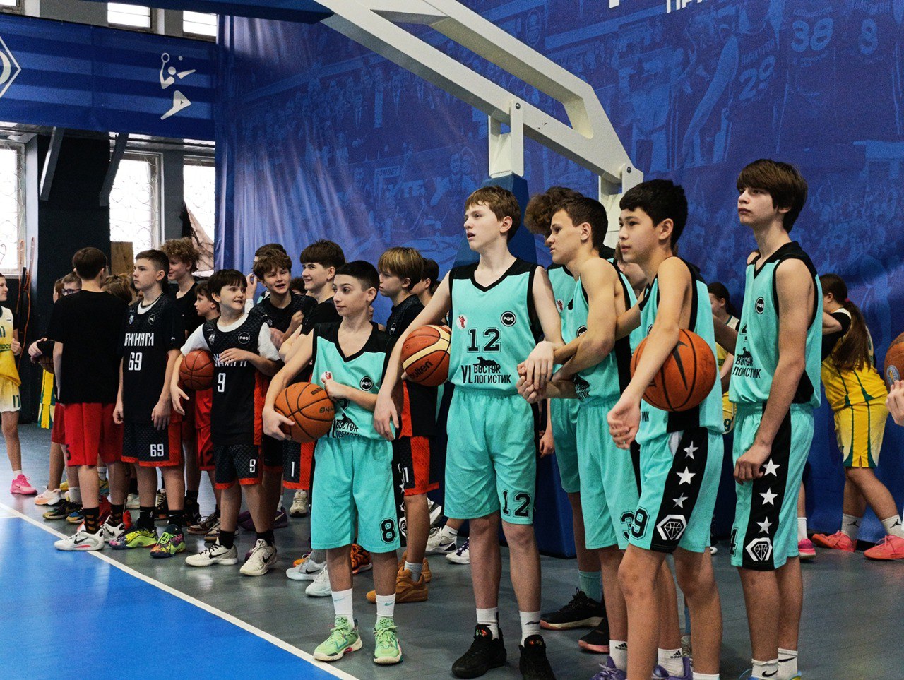 Олимпийские призёры провели мастер-классы для юных баскетболистов Приморья Олимпийские призёры провели мастер-классы для юных баскетболистов Приморья