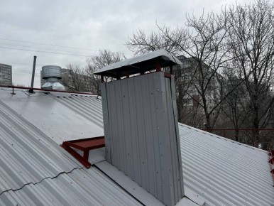 Капитальный ремонт скатной крыши завершился по ул. Гульбиновича, 19 в г. Владивостоке. Работы осуществляла подрядная организация «СтройМонтажАльянс»