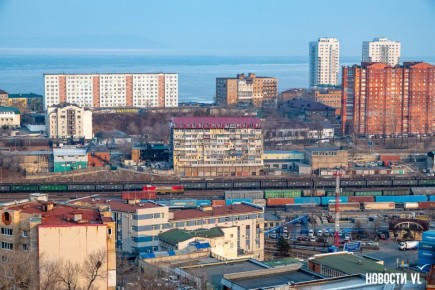 Убийства и покушения, гаражи, мансарда, рейдерские захваты и бесконечные суды: история владивостокских «фавел» на Нижнепортовой