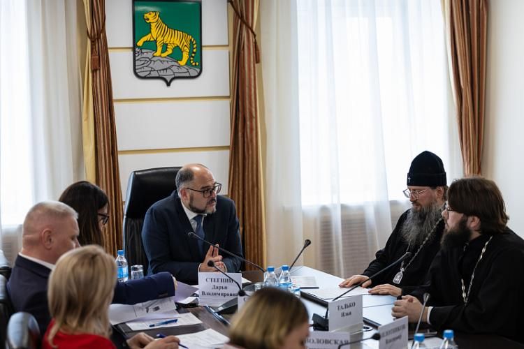 ������ � ����� ������������ ������������ 12 ������ �� ���������, ����������� �������� ��������� �����