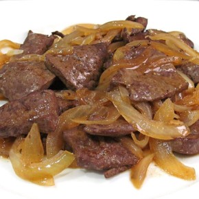 Как сделать говяжью печень мягкой и вкусной: секреты домашней кулинарии