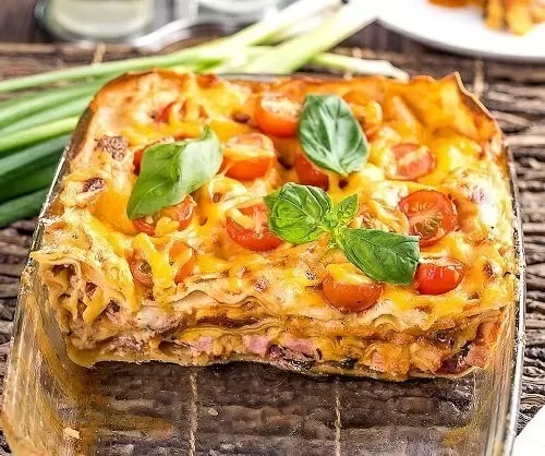 Откройте новый вкус лазаньи с помидорами и ветчиной