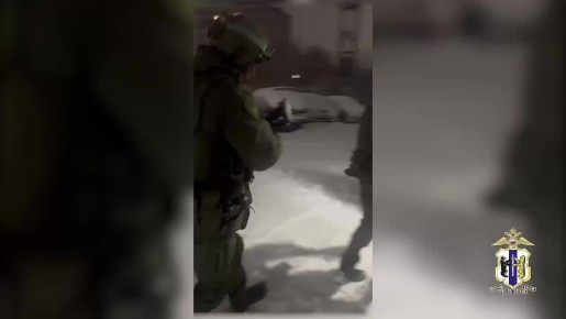 Серийный мошенник, укравший почти полмиллиона рублей, задержан бойцами СОБР в Хабаровске — когда силовики пришли к дельцу, тот выскочил из окна третьего этажа