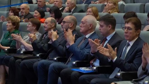 Во Владивостоке прошло торжественное мероприятие, объединившее ветеранов войны, труда, Вооружённых сил и правоохранительных органов со всего Приморья