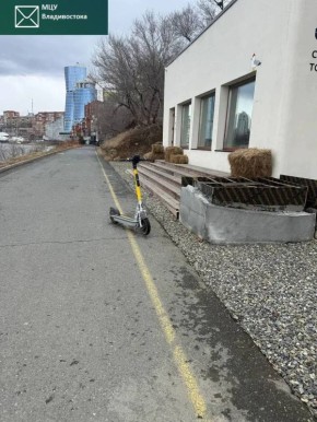 Мэрия Владивостока требует убрать прокатные самокаты с «Тропы здоровья» и других участков, на которых введён запрет на них