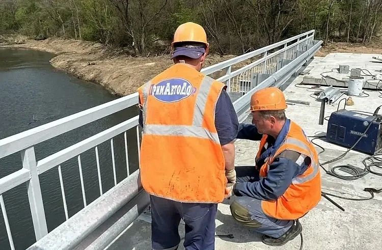 Завершается строительство временных мостов в Ханкайском округе
