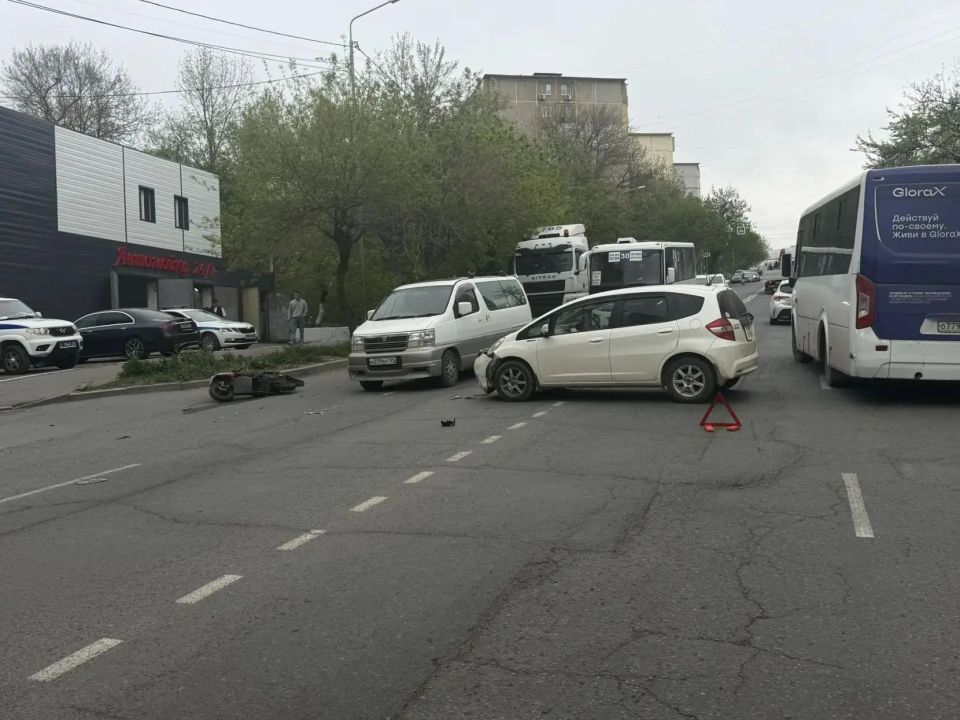ГОСАВТОИНСПЕКЦИЯ ВЛАДИВОСТОКА УСТАНАВЛИВАЕТ ОБСТОЯТЕЛЬСТВА ДТП С УЧАСТИЕМ 16-ЛЕТНЕГО ВОДИТЕЛЯ МОПЕДА В ПЕРВОМАЙСКОМ РАЙОНЕ