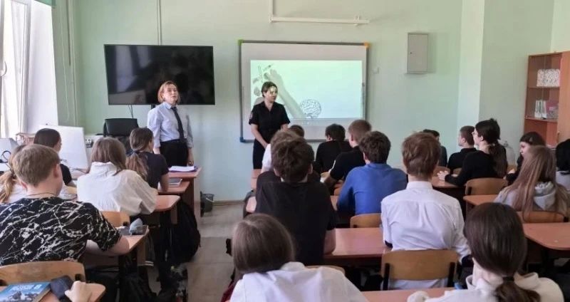 В Артеме Приморского края полицейские и общественники проводят среди школьников мероприятия антинаркотической направленности «Просто - скажи НЕТ» В Артеме Приморского края полицейские и общественники проводят среди школьников мероприятия антинаркотической направленности «Просто - скажи НЕТ»