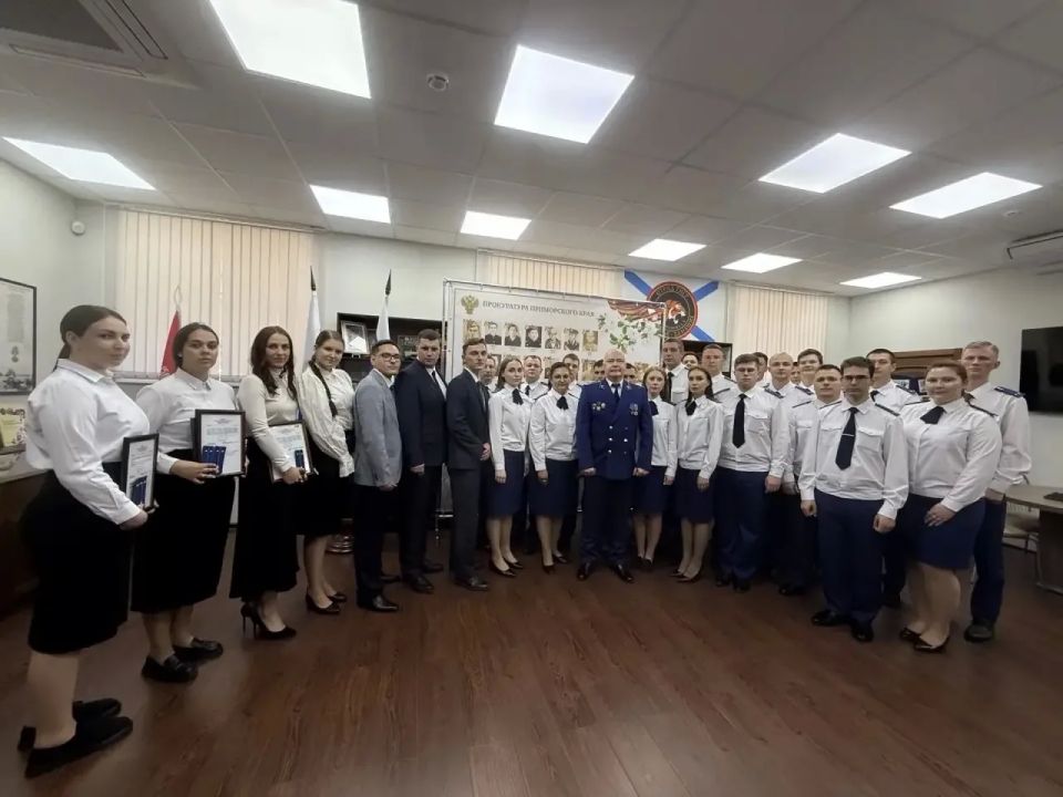 В прокуратуре Приморского края состоялось очередное заседание аттестационной комиссии, на котором приняты решения о соответствии занимаемым должностям в отношении 16 прокурорских работников прокуратуры Приморского края