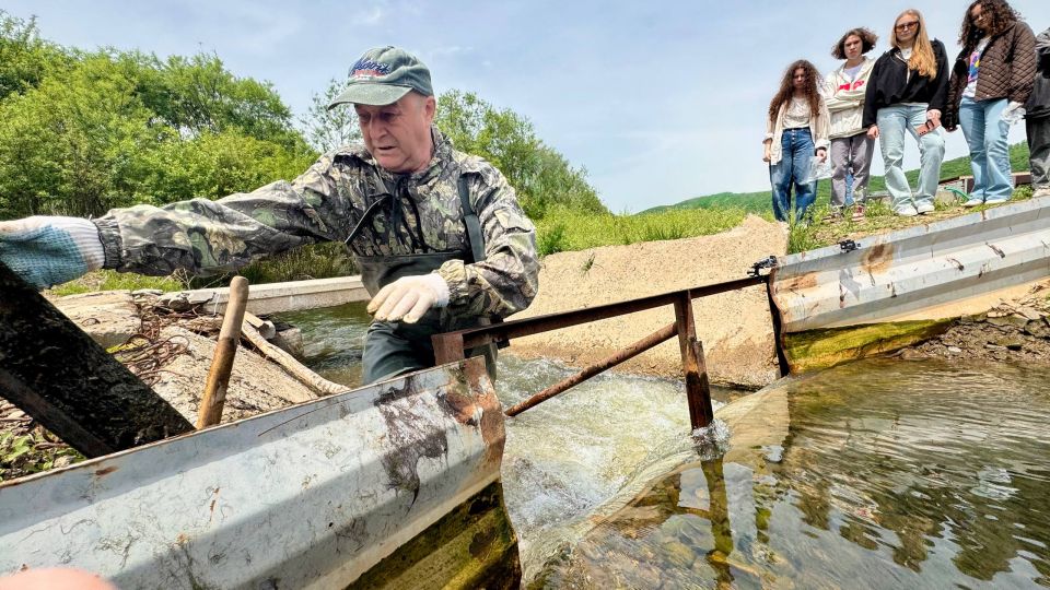 Энергетики Владивостокской ТЭЦ-2 и Партизанской ГРЭС выпустили в реки Приморья мальков кеты Энергетики Владивостокской ТЭЦ-2 и Партизанской ГРЭС выпустили в реки Приморья мальков кеты
