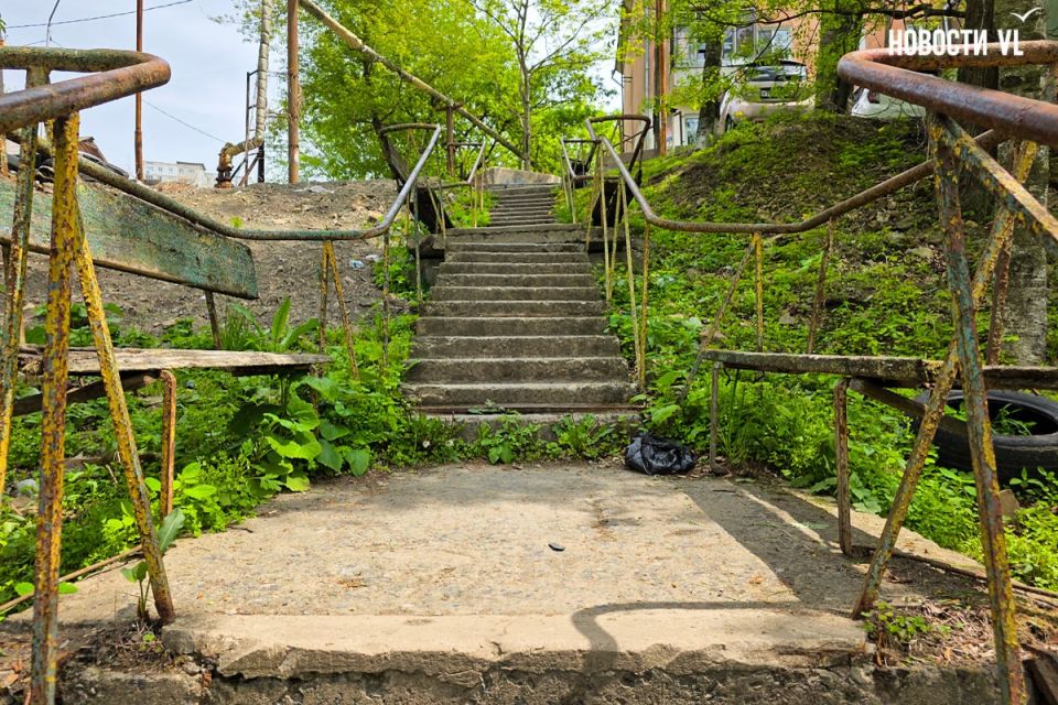 Во Владивостоке отремонтируют 11 лестниц и построят ещё одну Во Владивостоке отремонтируют 11 лестниц и построят ещё одну