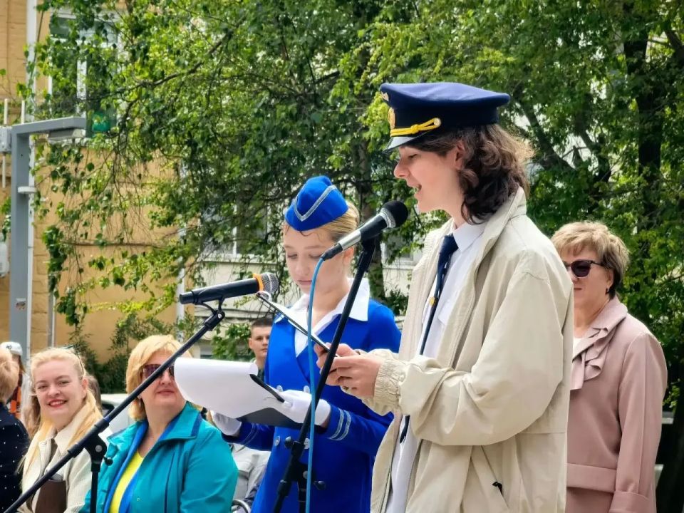 В Центре образования № 28 Владивостока решили креативно подойти к прощанию со школой и сделали праздник тематическим В Центре образования № 28 Владивостока решили креативно подойти к прощанию со школой и сделали праздник тематическим