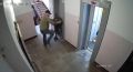 Во Владивостоке задержали мужчину, накинувшегося с кулаками на мальчика в подъезде