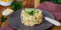 Вкусный салат с крабовыми палочками и свежими огурцами