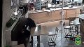 Во Владивостоке полицейские задержали подозреваемого в краже сумки у посетителя торгового центра