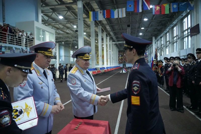 Владимир Кубышко принял участие в церемонии вручения дипломов выпускникам Владивостокского филиала ДВЮИ МВД России Владимир Кубышко принял участие в церемонии вручения дипломов выпускникам Владивостокского филиала ДВЮИ МВД России