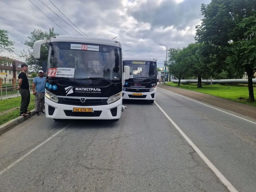В Артеме Госавтоинспекция устанавливает обстоятельства ДТП с участием автобусов
