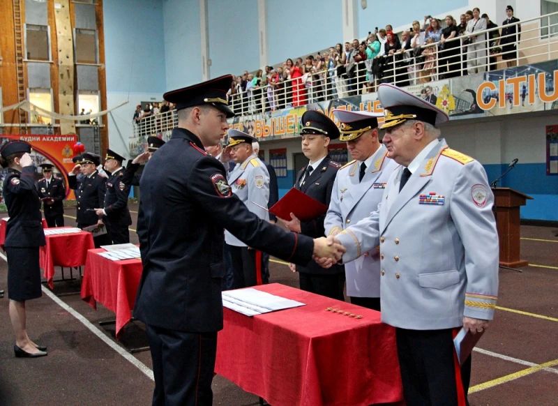 Владимир Кубышко принял участие в церемонии вручения дипломов выпускникам Владивостокского филиала ДВЮИ МВД России Владимир Кубышко принял участие в церемонии вручения дипломов выпускникам Владивостокского филиала ДВЮИ МВД России