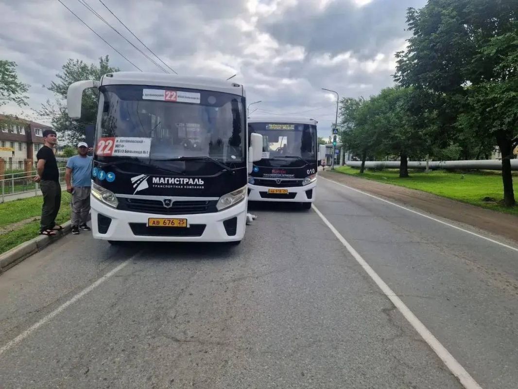 Два автобуса с пассажирами в салонах столкнулись в Артёме
