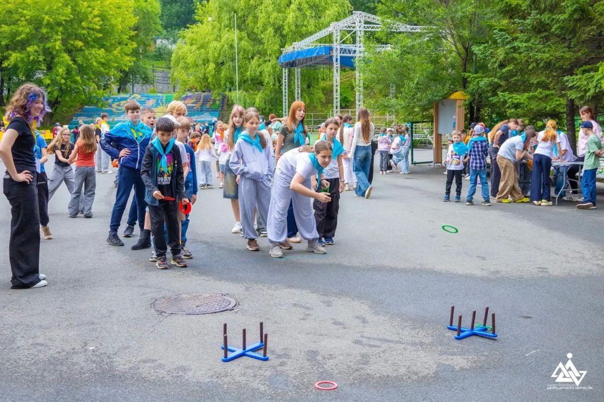 Школьники Владивостока начали день с самой яркой и активной зарядки