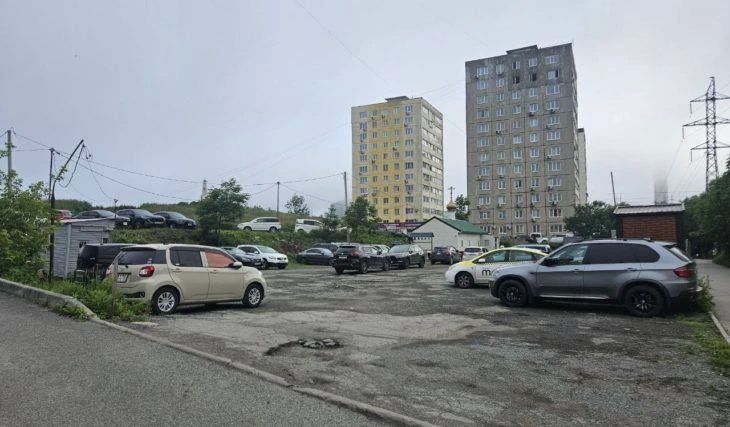Мигранты нашли прибыльное место прямо во дворе