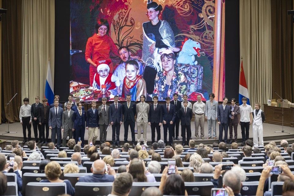 «Думаем ввести новую традицию - День ликования»: в Техническом лицее раскрыли секрет, как воспитать рекордсменов ЕГЭ и стать одним из лучших учебных заведений Владивостока