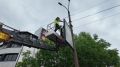Столбы освещения на мосту Дружбы во Владивостоке освобождают от рекламных конструкций