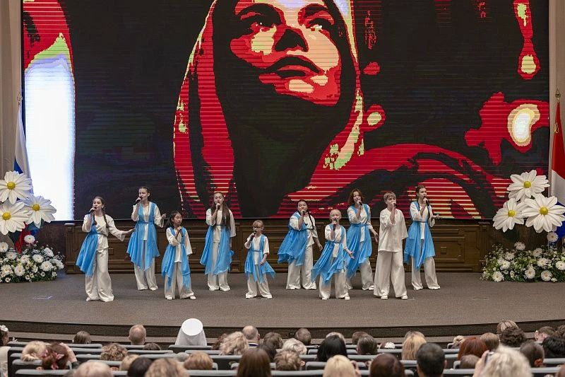 Две семьи из Владивостока стали победителями краевого этапа конкурса «Семья года» Две семьи из Владивостока стали победителями краевого этапа конкурса «Семья года»