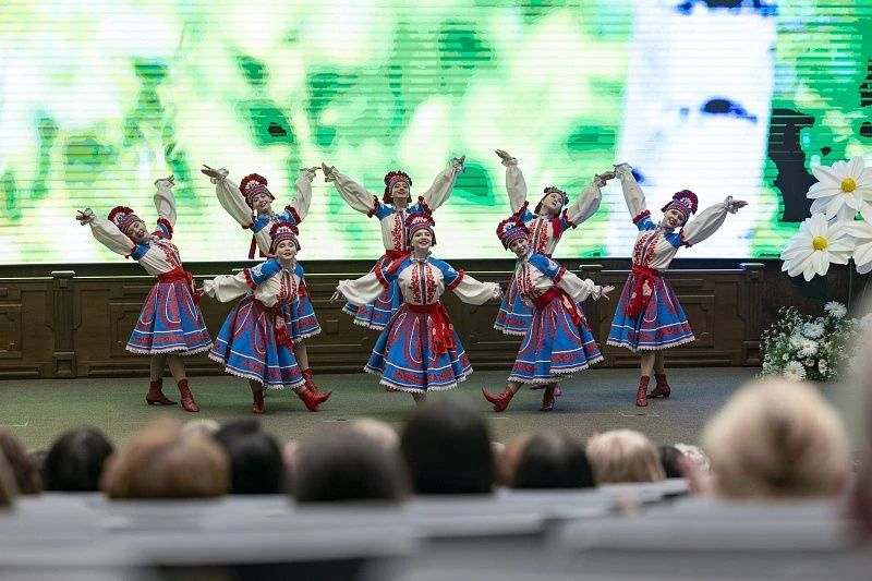 Две семьи из Владивостока стали победителями краевого этапа конкурса «Семья года» Две семьи из Владивостока стали победителями краевого этапа конкурса «Семья года»