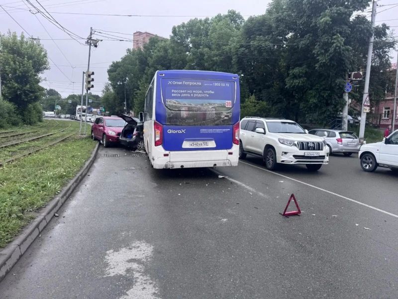 Госавтоинспекция устанавливает обстоятельства ДТП во Владивостоке Госавтоинспекция устанавливает обстоятельства ДТП во Владивостоке