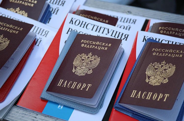 63 мигранта получили гражданство РФ после заключения контракта с Минобороны