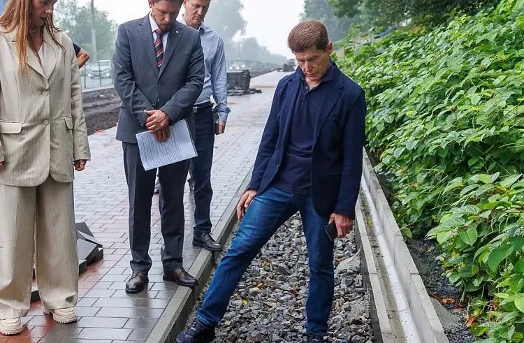 Аллею на Ивановской во Владивостоке благоустраивают по национальному проекту «Инфраструктура для жизни» Аллею на Ивановской во Владивостоке благоустраивают по национальному проекту «Инфраструктура для жизни»