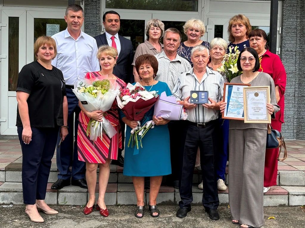 Семью Ситкиных из Михайловского округа наградили медалью "За любовь и верность" Семью Ситкиных из Михайловского округа наградили медалью "За любовь и верность"