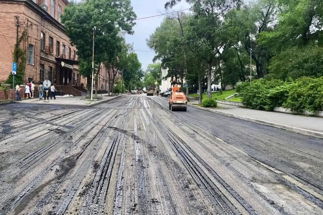 Более 4,5 тысяч квадратных метров дороги отремонтировали на прошлой неделе во Владивостоке Более 4,5 тысяч квадратных метров дороги отремонтировали на прошлой неделе во Владивостоке