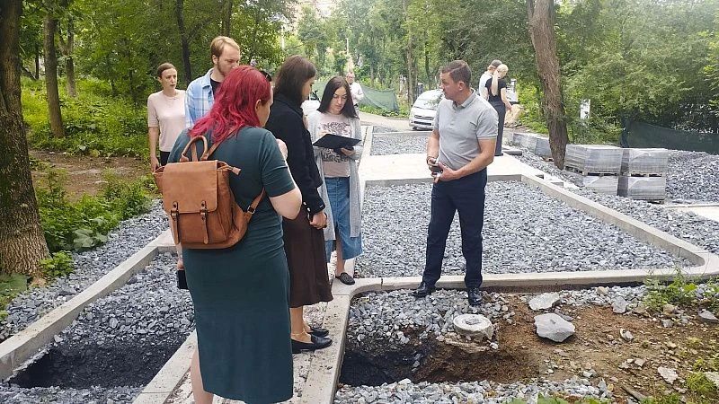 «Хороший сквер получается»: общественные наблюдатели Владивостока оценили благоустройство аллеи на Кирова, 5-9 «Хороший сквер получается»: общественные наблюдатели Владивостока оценили благоустройство аллеи на Кирова, 5-9