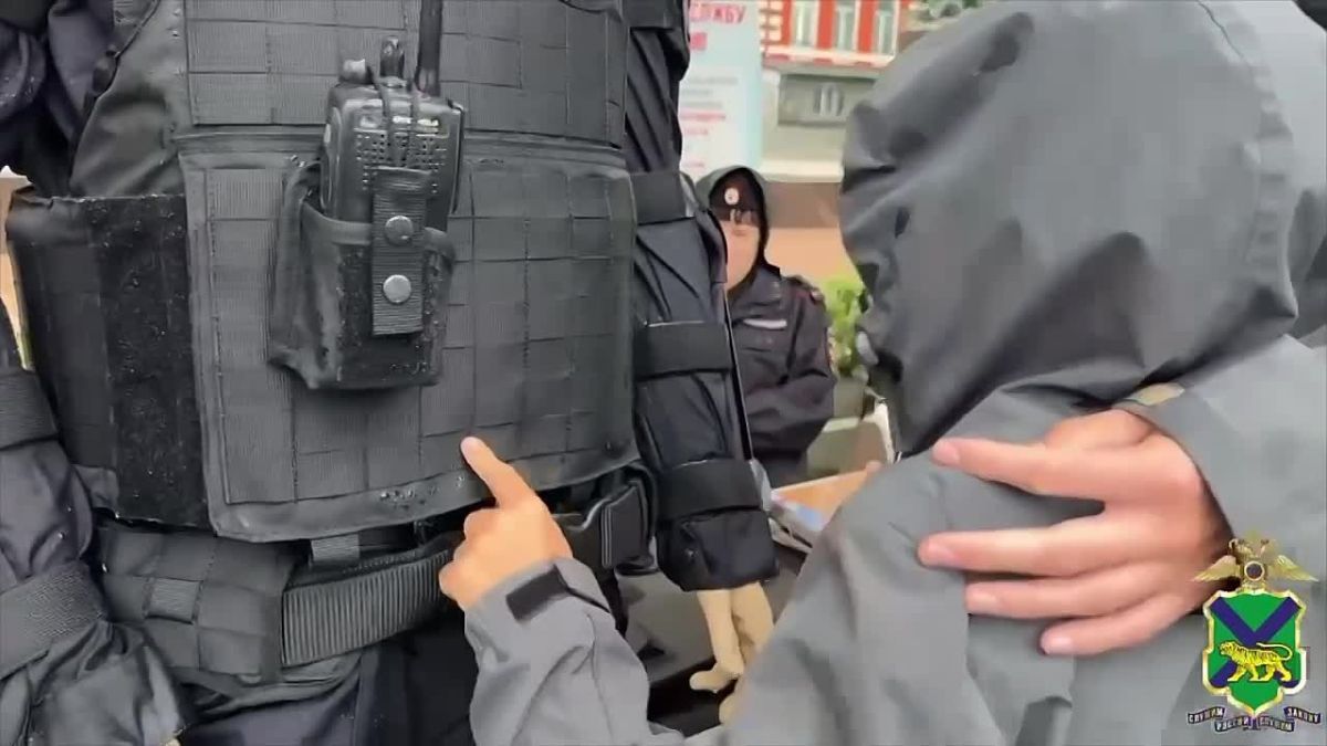 Мобильный рекрутинговый центр организовали полицейские во Владивостоке