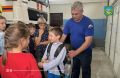 Лето — это не только время для игр, но и отличный шанс узнать о разных специальностях! В этом году почти 200 тысяч приморских ребят отдыхают в лагерях, и некоторые из них уже сейчас «пробуют» себя во взрослых профессиях