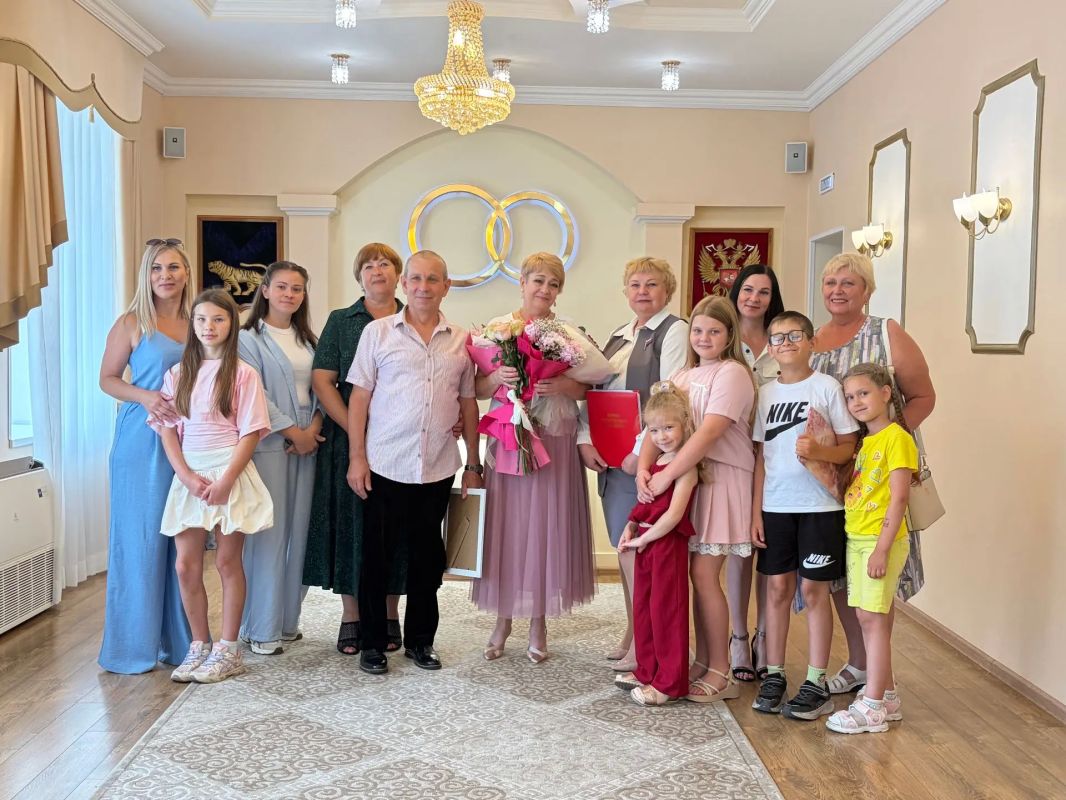 Забота о будущем и честь традиций: главные события недели в Управлении ЗАГС Уссурийска Забота о будущем и честь традиций: главные события недели в Управлении ЗАГС Уссурийска