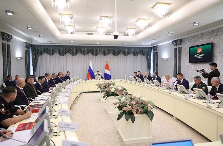 Состоялось заседание совета Дальневосточного федерального округа под руководством полпреда президента на Дальнем Востоке Юрия Трутнева Состоялось заседание совета Дальневосточного федерального округа под руководством полпреда президента на Дальнем Востоке Юрия Трутнева