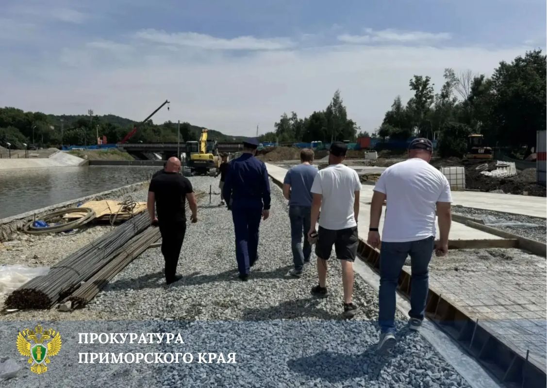 Прокуроры Приморья проверили ход реализации нацпроектов и плана комплексного развития во Владивостоке и Артёме Прокуроры Ленинского и Советского районов города Владивостока, а также города Артёма проверили объекты... Прокуроры Приморья проверили ход реализации нацпроектов и плана комплексного развития во Владивостоке и Артёме Прокуроры Ленинского и Советского районов города Владивостока, а также города Артёма проверили объекты...