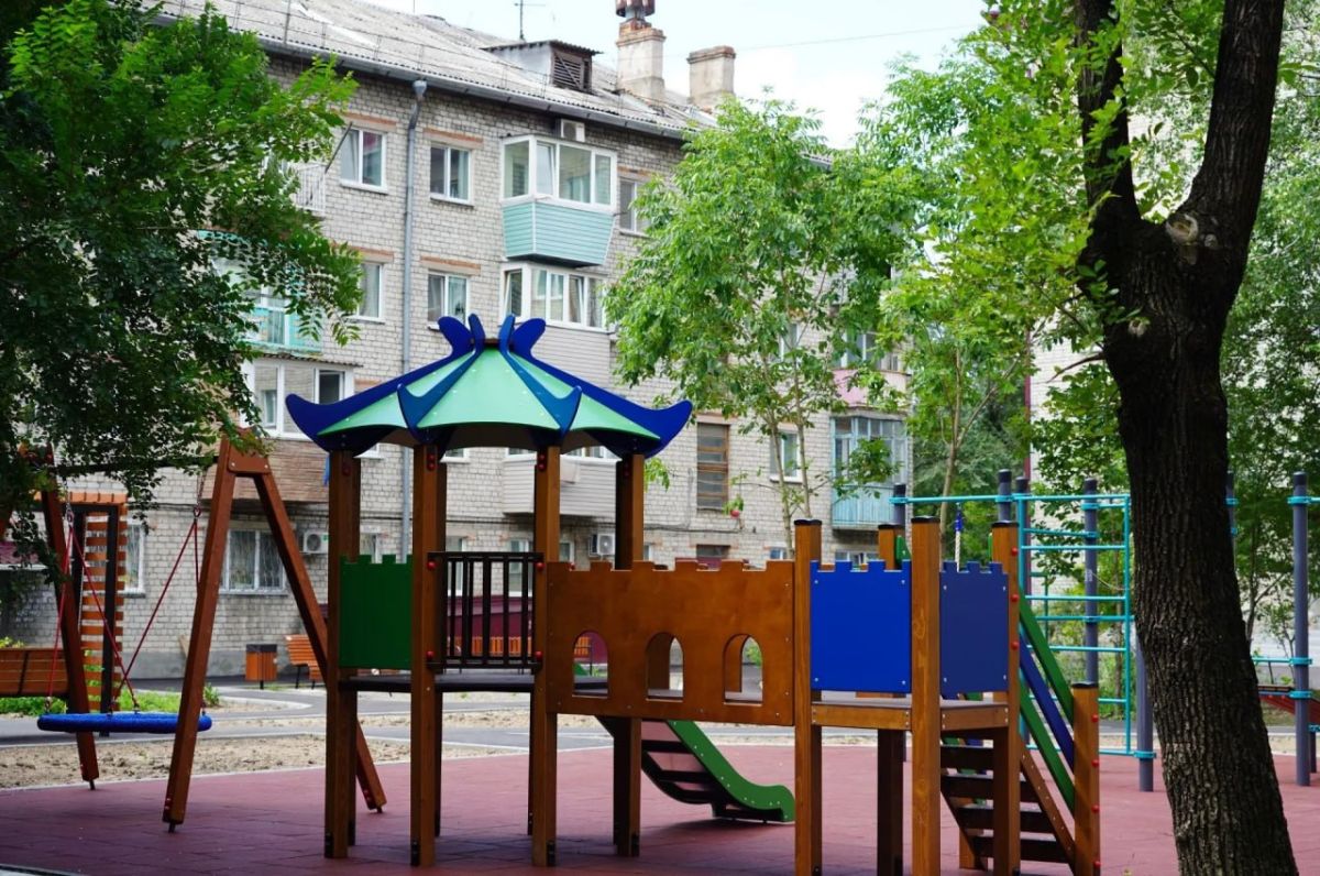 Евгений Корж: Приняли еще две дворовых территории, которые обновляли по программам «Благоустройство Дальневосточных дворов» и «100 дворов Уссурийска» Евгений Корж: Приняли еще две дворовых территории, которые обновляли по программам «Благоустройство Дальневосточных дворов» и «100 дворов Уссурийска»