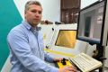 Ученые выяснили, как газ и пена помогают извлечь «запертую» в породе нефть