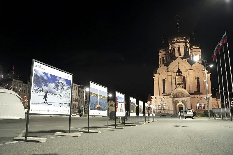 На центральной площади Владивостока открылась фотовыставка, посвященная конкурсу «Дальний Восток – Земля приключений» На центральной площади Владивостока открылась фотовыставка, посвященная конкурсу «Дальний Восток – Земля приключений»