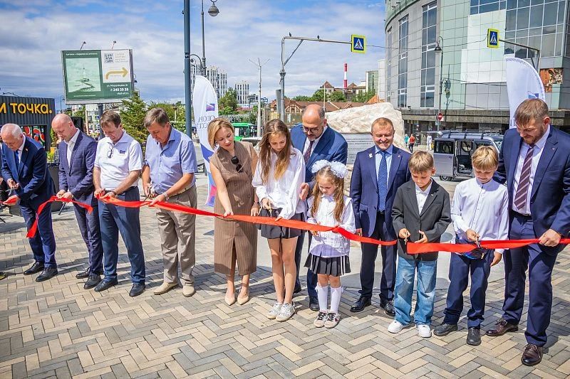 Во Владивостоке заложили камень в основание будущего памятника предпринимателям Приморья Во Владивостоке заложили камень в основание будущего памятника предпринимателям Приморья
