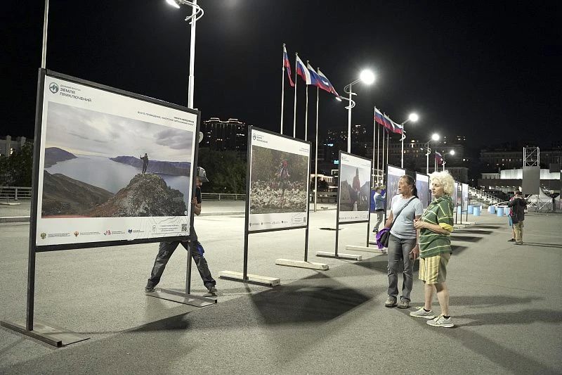 На центральной площади Владивостока открылась фотовыставка, посвященная конкурсу «Дальний Восток – Земля приключений» На центральной площади Владивостока открылась фотовыставка, посвященная конкурсу «Дальний Восток – Земля приключений»